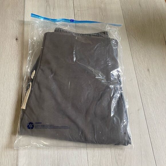Aelfric Eden Cross Pattern SweatPants Grey L NWT in packaging - Picture 4 of 6